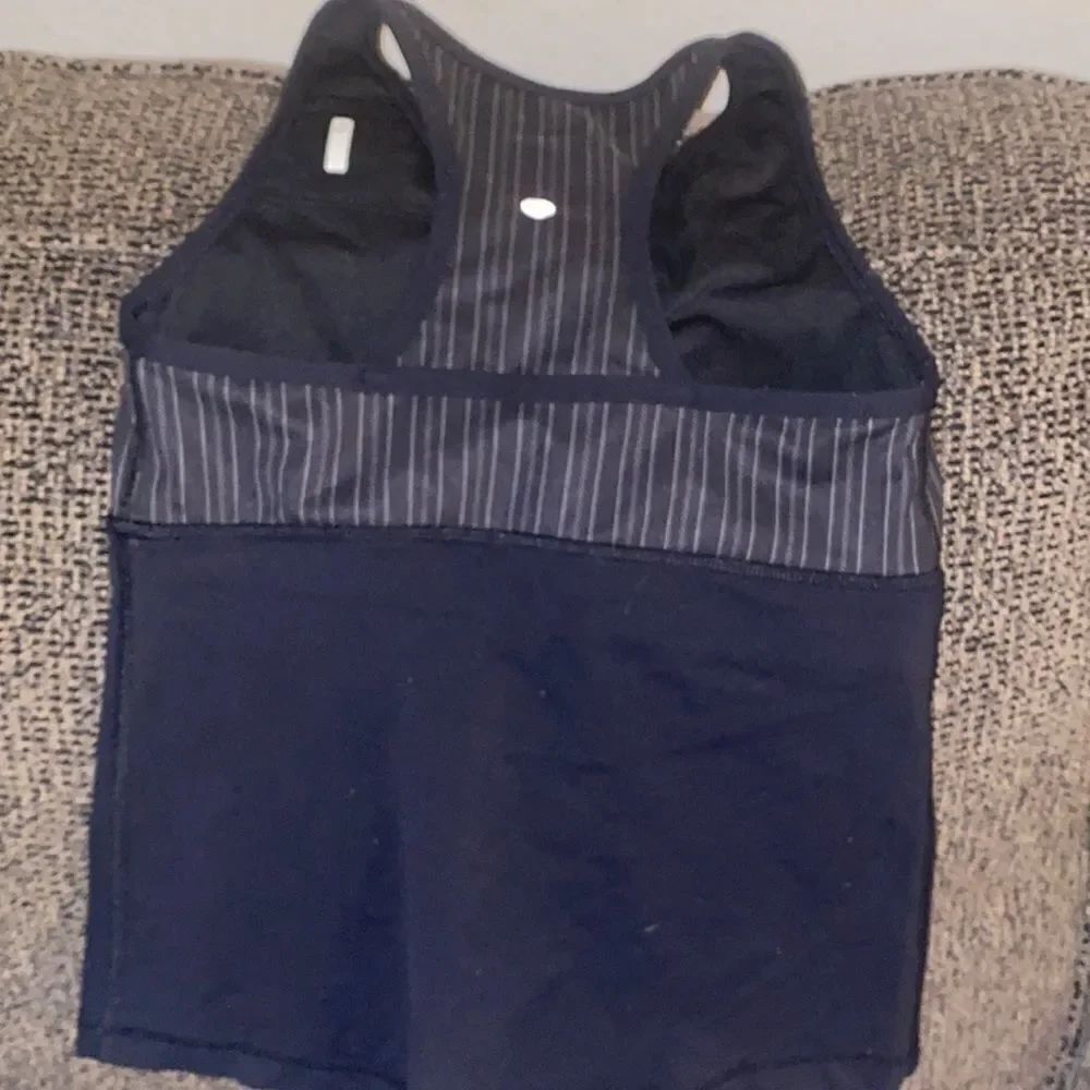 ✨ Lululemon Deep V Tank✨ - Picture 4 of 7